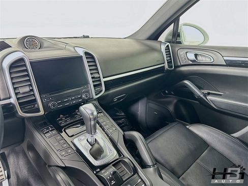 Used 2018 Porsche Cayenne S image 17