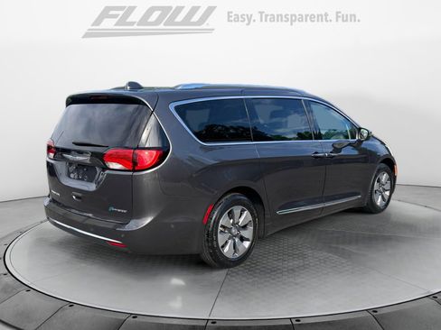 Used 2019 Chrysler Pacifica Limited w/ Advanced Safetytec Group FWD image 9