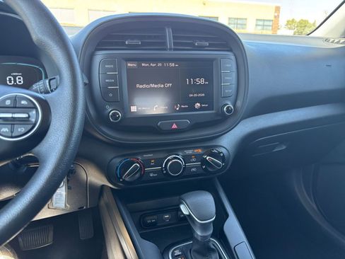 Used 2025 Kia Soul LX w/ LX Technology Package image 17