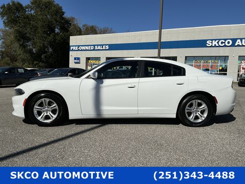 Used 2020 Dodge Charger SXT image 2