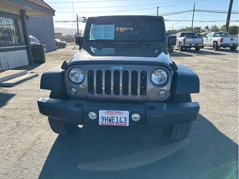 Used 2018 Jeep Wrangler Sport AWD/4WD image 3
