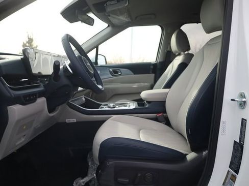 New 2026 Kia Carnival EX image 13