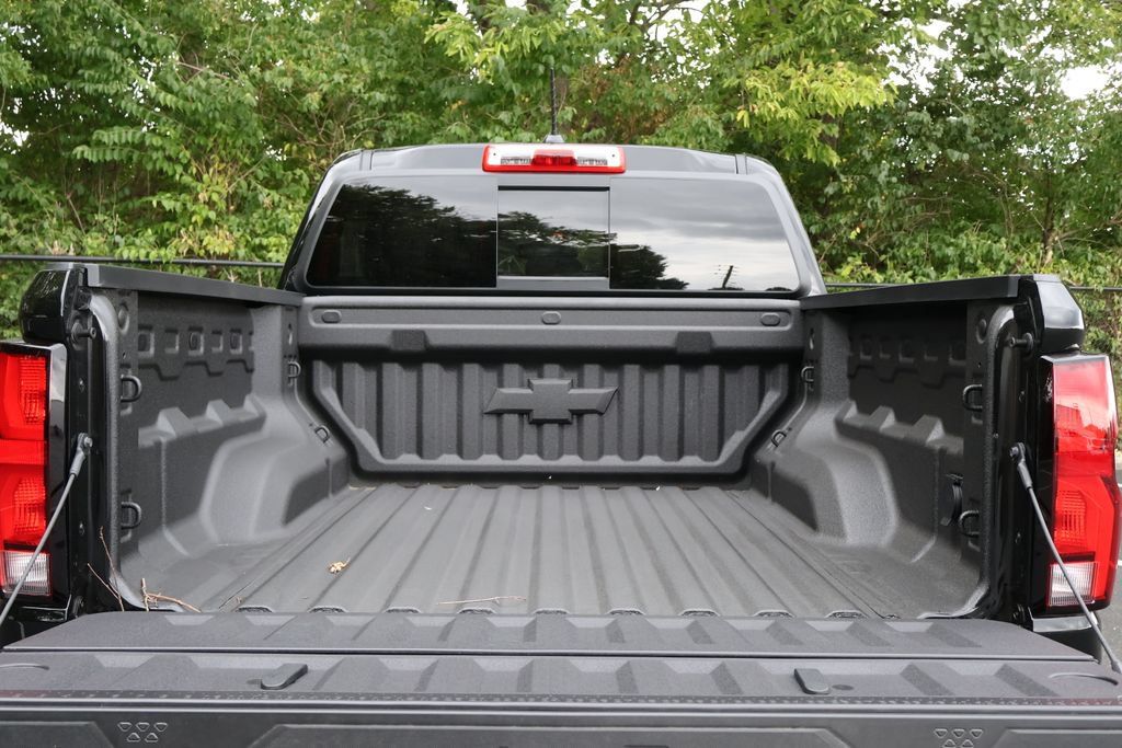 Used 2026 Chevrolet Colorado ZR2 w/ Technology Package AWD/4WD image 50
