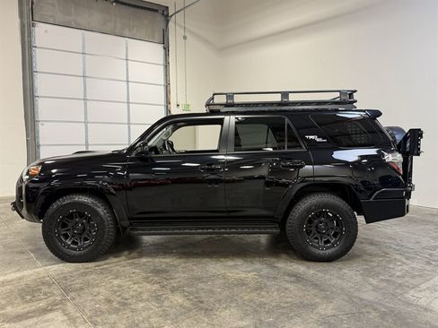 Used 2019 Toyota 4Runner TRD Off-Road AWD/4WD image 4