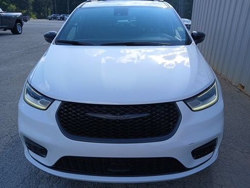 Used 2025 Chrysler Pacifica Limited FWD image 7