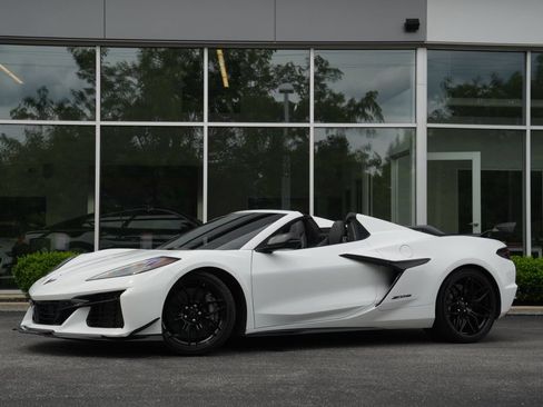Used 2024 Chevrolet Corvette Z06 w/ Z07 Performance Package RWD image 1