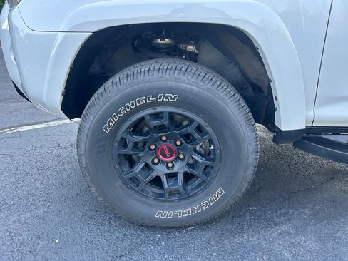 Used 2021 Toyota 4Runner SR5 Premium w/ Moonroof Package AWD/4WD image 28