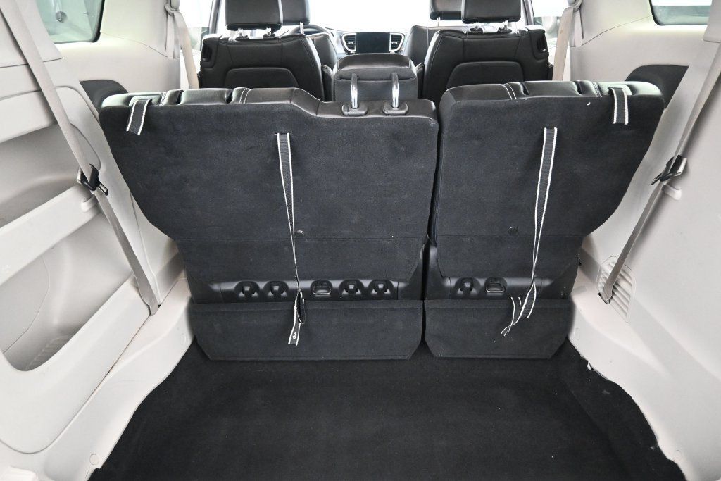 Used 2023 Chrysler Pacifica Touring-L FWD image 28