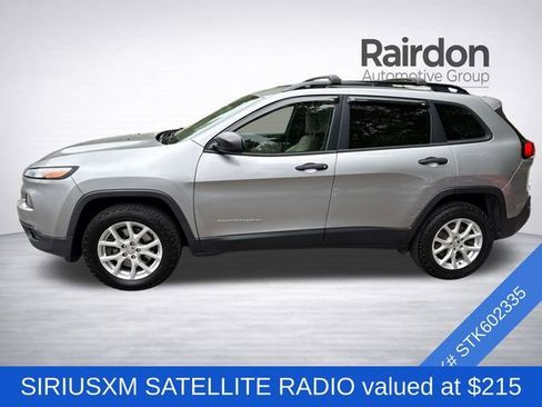 Used 2017 Jeep Cherokee Sport AWD/4WD image 4