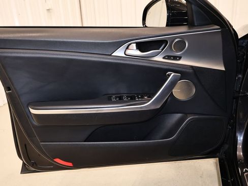 Used 2018 Kia Stinger GT1 AWD/4WD image 11