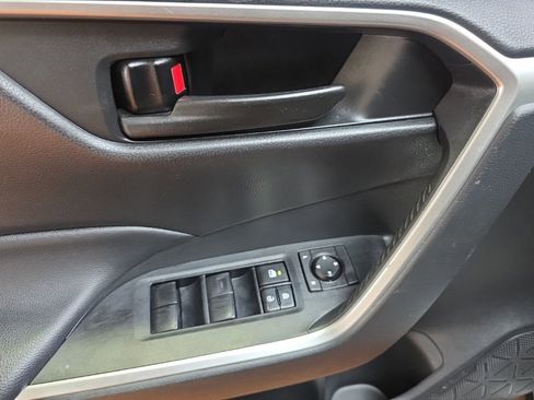 Used 2021 Toyota RAV4 LE image 23