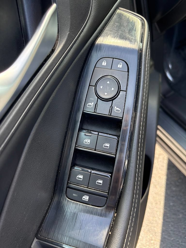 Used 2024 Nissan Rogue SV FWD image 14