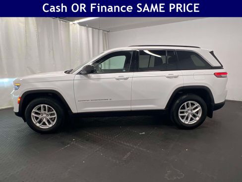 Certified 2025 Jeep Grand Cherokee Laredo X w/ Luxury Tech Group I AWD/4WD image 11