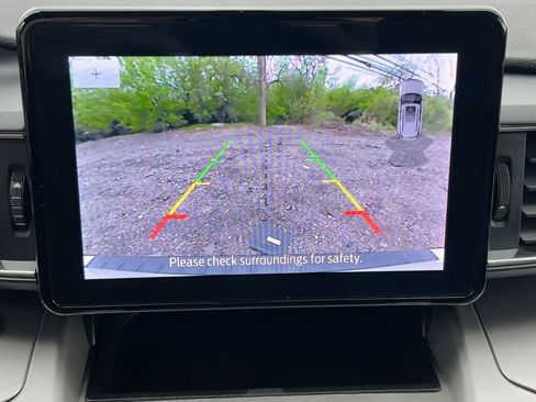 Used 2022 Ford Explorer XLT w/ Equipment Group 202A AWD/4WD image 28