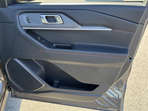 New 2026 Ford Explorer ST-Line w/ ST-Line Street Pack image 16