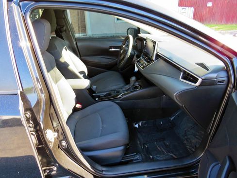Used 2021 Toyota Corolla LE FWD image 19