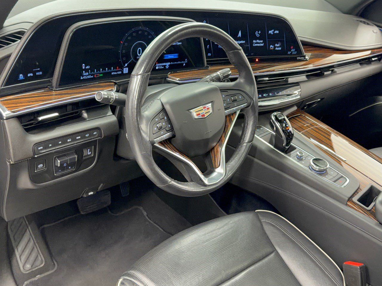 Used 2021 Cadillac Escalade Premium Luxury w/ Driver Assist Tech Package AWD/4WD image 4
