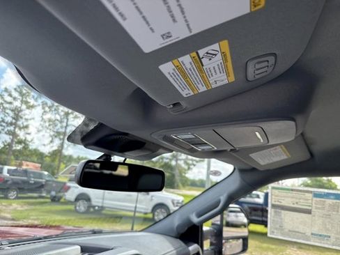 New 2025 Ford F250 Lariat w/ Chrome Package image 28