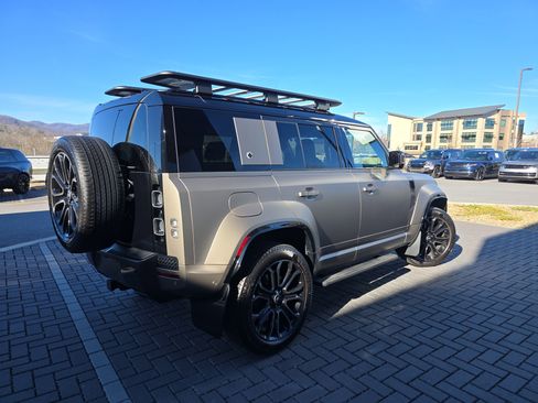 Certified 2025 Land Rover Defender 110 image 5