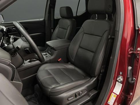 Used 2023 Chevrolet Traverse RS image 4