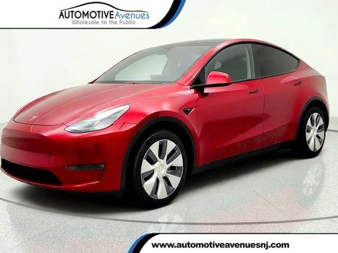 Used 2024 Tesla Model Y Long Range AWD/4WD image 1