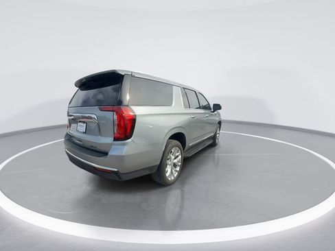 Used 2023 GMC Yukon XL SLT w/ SLT Premium Package AWD/4WD image 8