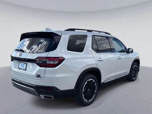 New 2026 Honda Pilot Touring image 4