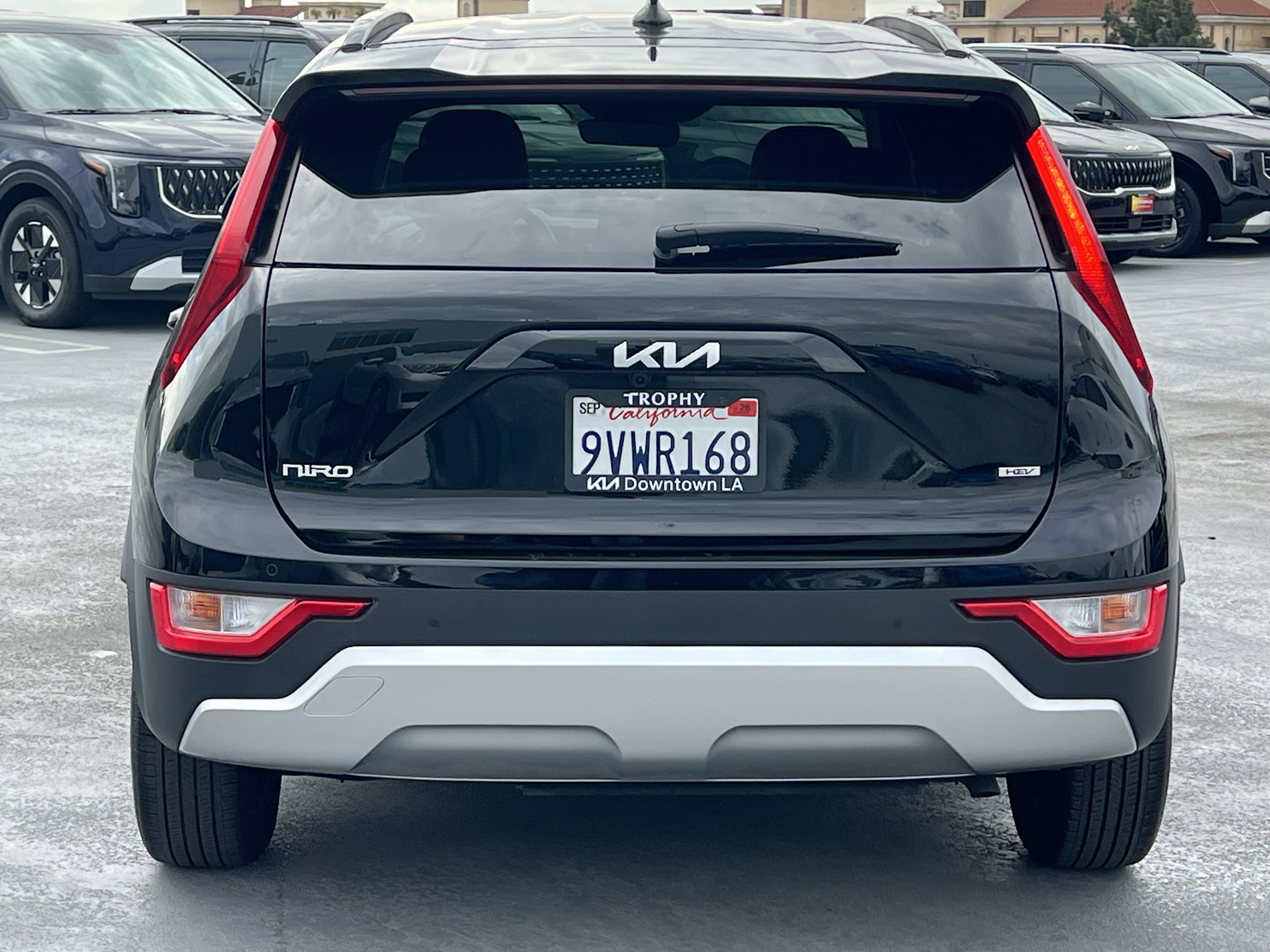 Certified 2025 Kia Niro EX FWD image 6