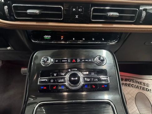 Used 2022 Lincoln Nautilus Reserve w/ Equipment Group 202A image 11