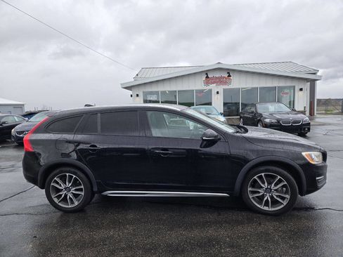 Used 2016 Volvo V60 T5 Cross Country image 7
