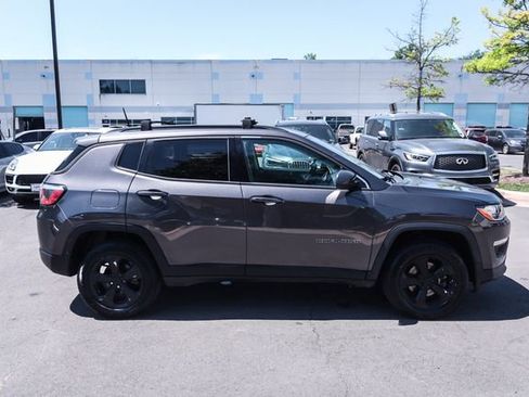 Used 2018 Jeep Compass Latitude w/ Cold Weather Group AWD/4WD image 11