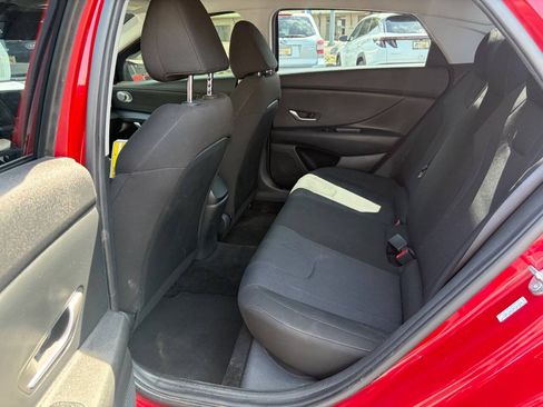 Used 2021 Hyundai Elantra SE FWD image 20