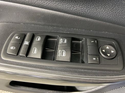 Used 2016 Jeep Cherokee Limited image 22