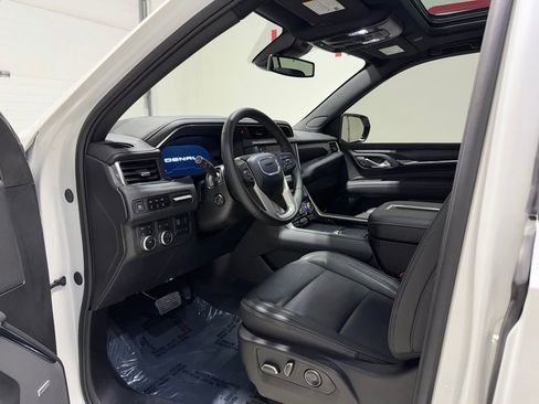 Used 2024 GMC Yukon XL Denali AWD/4WD image 11