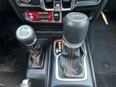 Used 2023 Jeep Gladiator Mojave w/ Cold Weather Group image 14