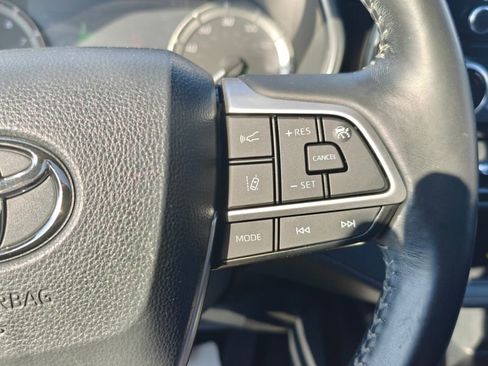 Used 2023 Toyota Highlander XSE AWD/4WD image 27