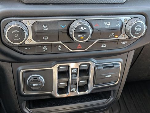 Used 2023 Jeep Gladiator Sport AWD/4WD image 23