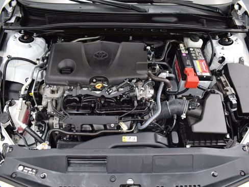 Used 2022 Toyota Camry LE image 9