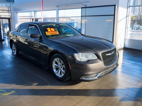 Used 2020 Chrysler 300 Touring RWD image 1