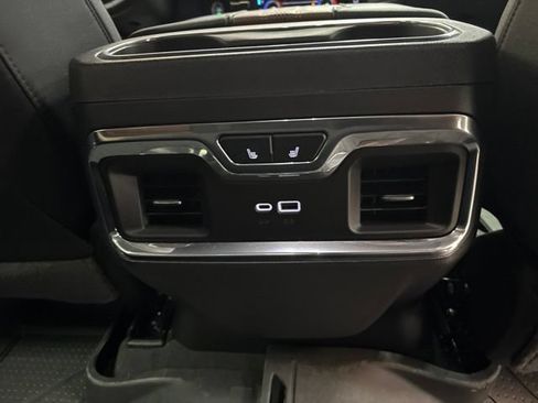 Used 2024 Chevrolet Silverado 1500 High Country w/ High Country Premium Package AWD/4WD image 17