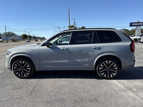 New 2026 Volvo XC90 B6 Ultra w/ Lounge Package image 2