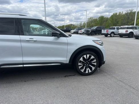Used 2025 Ford Explorer Platinum w/ LUX Leather Package AWD/4WD image 2