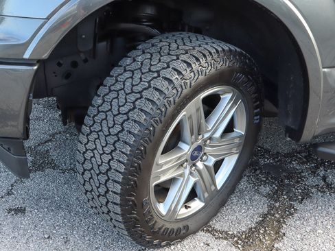 Used 2018 Ford F150 XLT w/ Equipment Group 302A Luxury AWD/4WD image 19