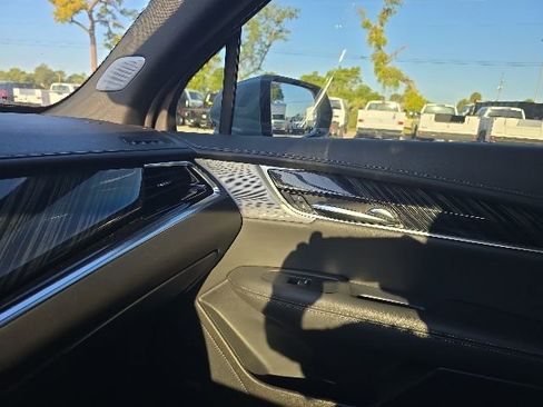 Used 2024 Cadillac XT6 Premium Luxury FWD image 13