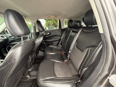 Used 2019 Jeep Compass Latitude FWD image 9
