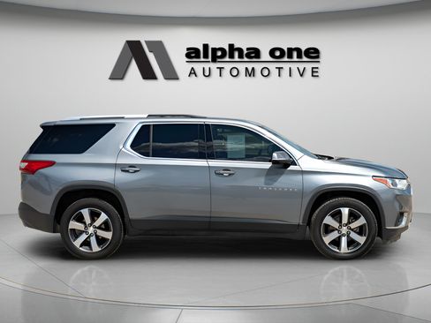 Used 2018 Chevrolet Traverse LT FWD image 6