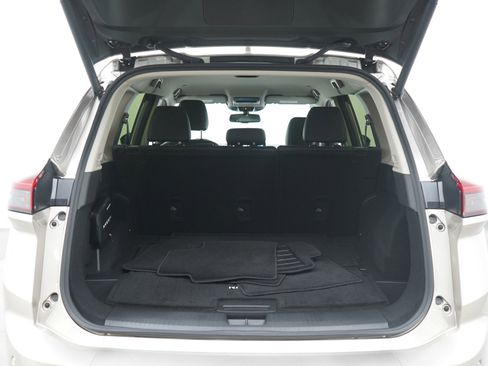 Used 2025 Nissan Rogue SL image 16