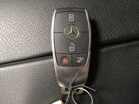 Used 2019 Mercedes-Benz C 300 Sedan image 32