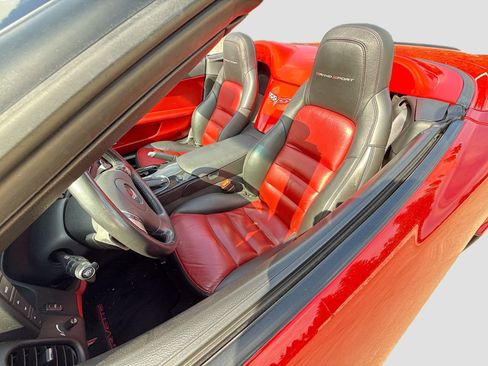 Used 2011 Chevrolet Corvette Grand Sport w/ Preferred Equipment Group RWD image 16