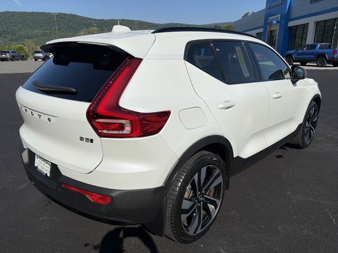 Used 2023 Volvo XC40 B5 Ultimate w/ Protection Package Premier AWD/4WD image 5